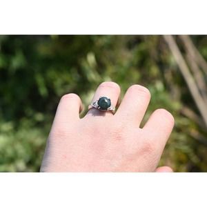 Round green agate cab with raw quartz side stone ring size 6.5